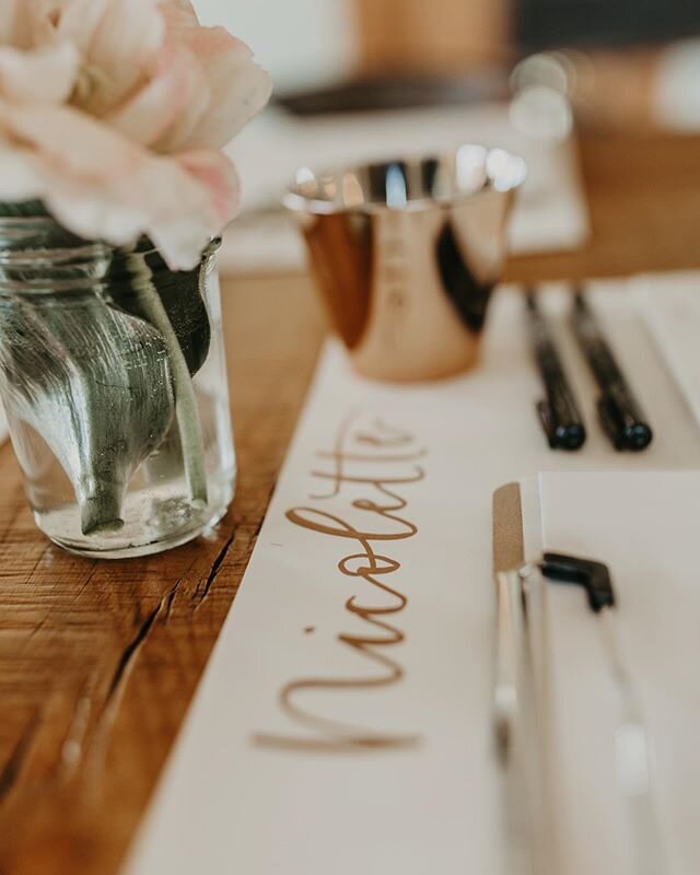 I’m excited to announce that I’ll be teaming up with @crossstmarket again on tuesday, april 14th for another intro to modern calligraphy workshop! absolutely no experience necessary & all materials, tools, worksheets, and two drink tickets are included.✍🏼📃🍷reserve your spot now through the link in my bio!