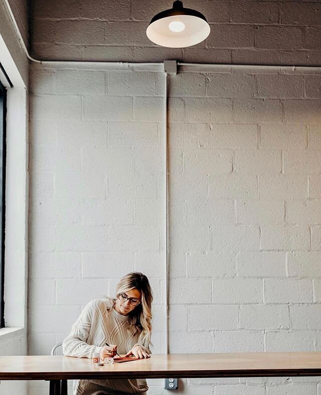 hey! here’s a picture of me when my hair was longer. should I grow it back or keep it chopped? anyway, that’s beside the point. this time of year is a bit slower and I’ve been taking the time to relax and work on a lot of behind the scenes business “stuff”. so, I don’t have a whole lot of new content to share with you but I am just popping in to stay relevant in the world of instagram.
if you are a new follower, thank you, and welcome. this here is my creative side hustle. I kind of hate that term but I don’t know what else to call it. during the day, I am a speech pathologist in a public elementary school. in the evenings and on weekends, I do calligraphy. I love my job and the fact that I can make a difference in children’s and family’s lives. and I also love calligraphy! someone once mentioned how there is a lot of emphasis on quitting your day job and pursuing your “passion” and at that point I realized that I had been so inundated with this mindset through Instagram. I am frequently asked if and when I will go full-time with calligraphy and my answer right now is “no”. I don’t think I’d love each job as much without the other and I realized that I am drawn to the power of words. whether spoken – what I spend my days doing in helping children to improve their communication skills, or written – the side of me that you see here.☺️ 
any other fellow side hustlers out there!? tell me what YOU do…during the day and at night!
photo: @amandaallgoodphoto